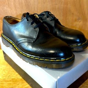 Women’s Dr.Martens size 7 Vintage England made gently used oxfords vintage!